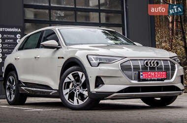 Внедорожник / Кроссовер Audi e-tron 2021 в 