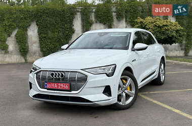 Внедорожник / Кроссовер Audi e-tron 2021 в 