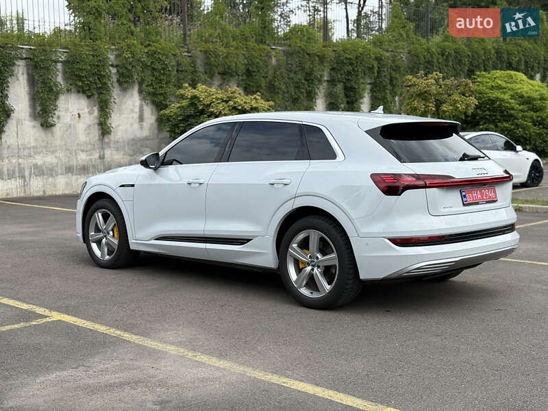 Внедорожник / Кроссовер Audi e-tron 2021 в Ровно
