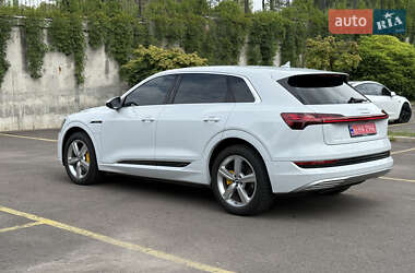 Внедорожник / Кроссовер Audi e-tron 2021 в 