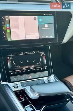 Внедорожник / Кроссовер Audi e-tron 2021 в 