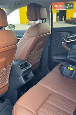 Внедорожник / Кроссовер Audi e-tron 2021 в 