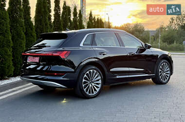 Внедорожник / Кроссовер Audi e-tron 2022 в 