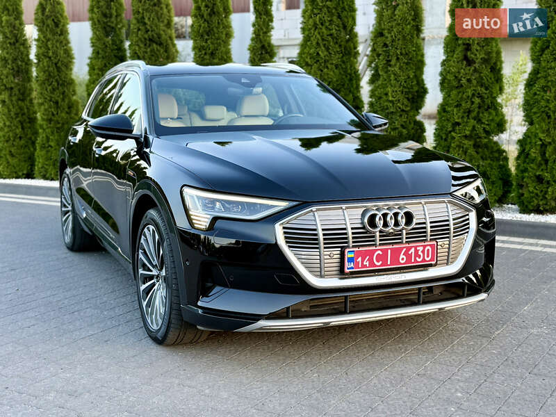 Внедорожник / Кроссовер Audi e-tron 2022 в 