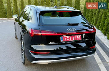 Внедорожник / Кроссовер Audi e-tron 2022 в 