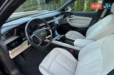Внедорожник / Кроссовер Audi e-tron 2022 в 