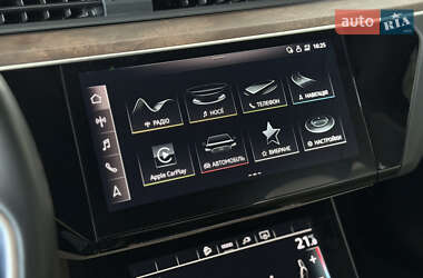 Внедорожник / Кроссовер Audi e-tron 2022 в 