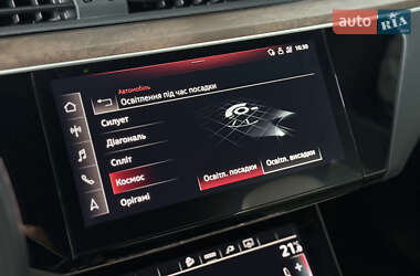 Внедорожник / Кроссовер Audi e-tron 2022 в 