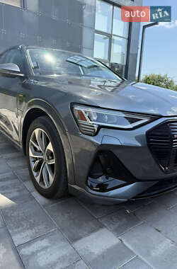 Внедорожник / Кроссовер Audi e-tron 2020 в 