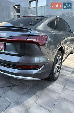 Внедорожник / Кроссовер Audi e-tron 2020 в 