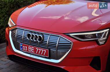 Позашляховик / Кросовер Audi e-tron 2021 в 