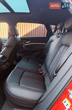 Позашляховик / Кросовер Audi e-tron 2021 в 