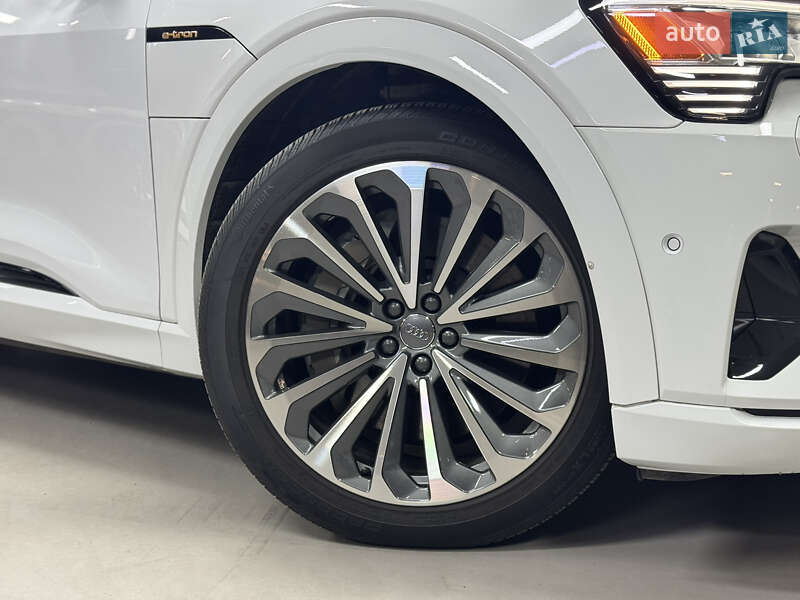 Внедорожник / Кроссовер Audi e-tron 2019 в Киеве