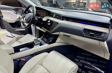 Внедорожник / Кроссовер Audi e-tron 2019 в 
