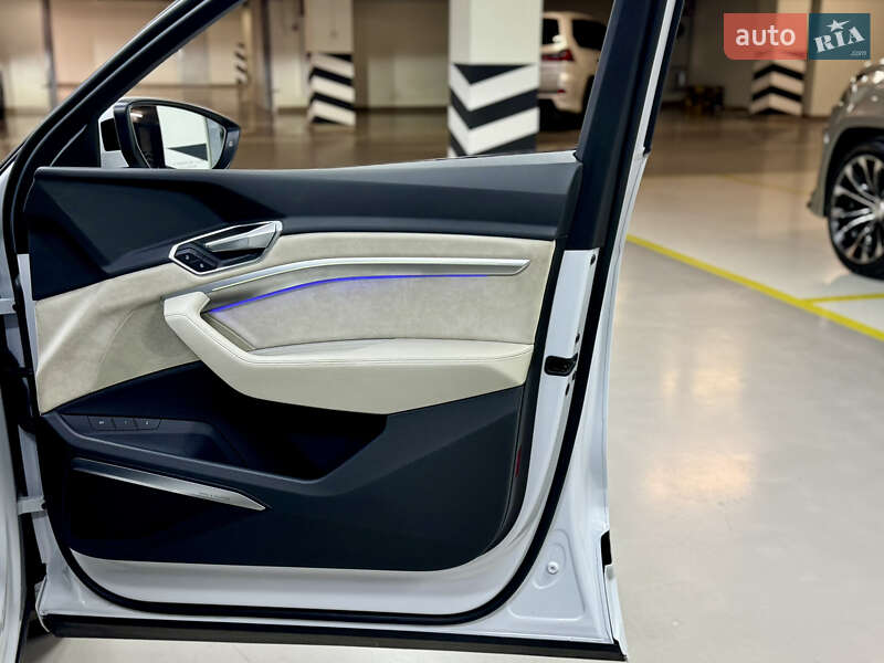 Внедорожник / Кроссовер Audi e-tron 2019 в Киеве