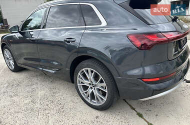 Внедорожник / Кроссовер Audi e-tron 2020 в 