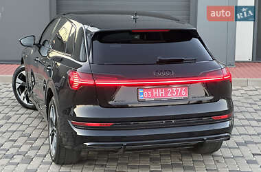 Позашляховик / Кросовер Audi e-tron 2023 в 