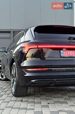 Позашляховик / Кросовер Audi e-tron 2023 в 
