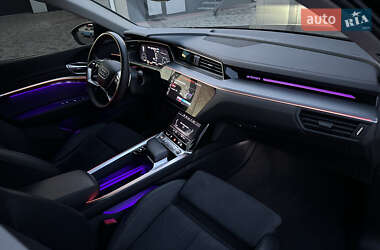 Позашляховик / Кросовер Audi e-tron 2023 в 