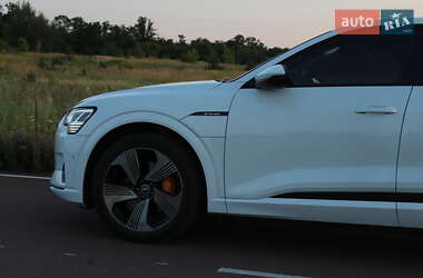 Внедорожник / Кроссовер Audi e-tron 2021 в 