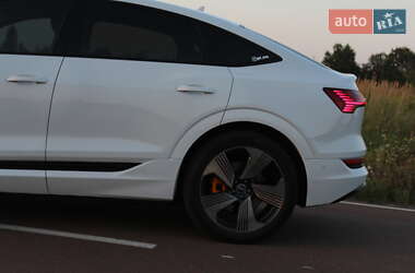 Внедорожник / Кроссовер Audi e-tron 2021 в 