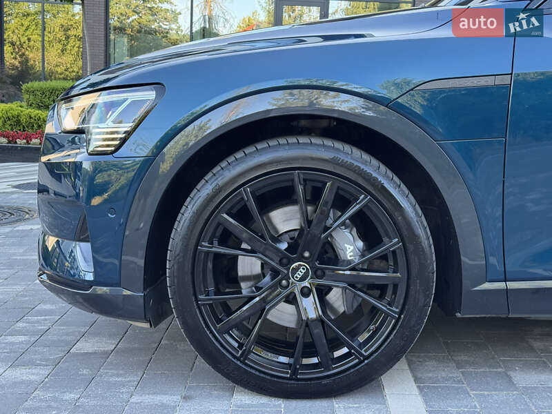 Внедорожник / Кроссовер Audi e-tron 2019 в Ужгороде