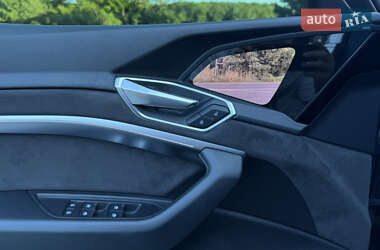 Внедорожник / Кроссовер Audi e-tron 2019 в 