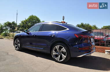 Внедорожник / Кроссовер Audi e-tron 2022 в 