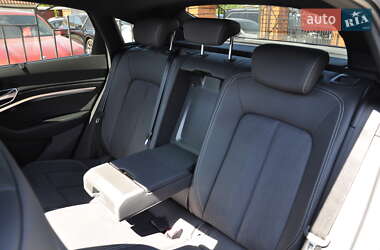 Внедорожник / Кроссовер Audi e-tron 2022 в 
