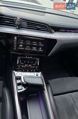 Внедорожник / Кроссовер Audi e-tron 2020 в 