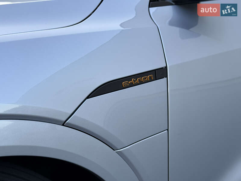 Внедорожник / Кроссовер Audi e-tron 2022 в Киеве