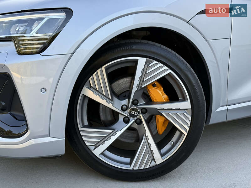 Внедорожник / Кроссовер Audi e-tron 2022 в Киеве