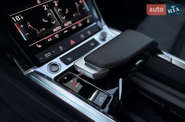 Внедорожник / Кроссовер Audi e-tron 2022 в 
