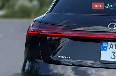 Внедорожник / Кроссовер Audi e-tron 2019 в 