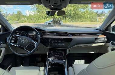 Внедорожник / Кроссовер Audi e-tron 2019 в 