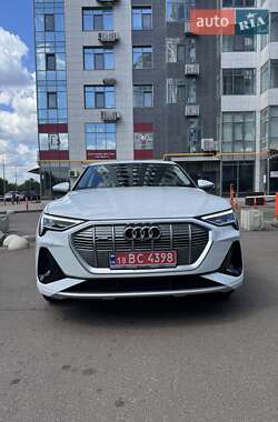 Внедорожник / Кроссовер Audi e-tron 2022 в 