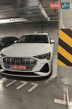 Внедорожник / Кроссовер Audi e-tron 2022 в 