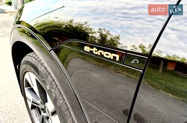 Внедорожник / Кроссовер Audi e-tron 2021 в 