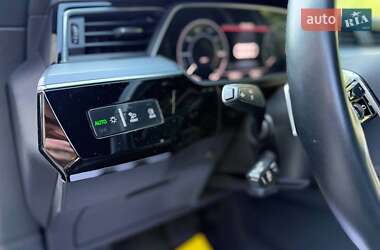 Внедорожник / Кроссовер Audi e-tron 2021 в 