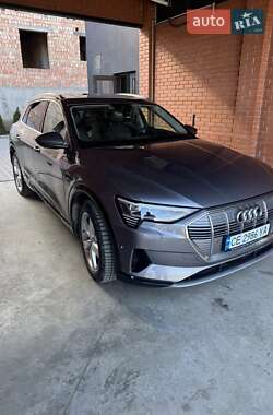 Внедорожник / Кроссовер Audi e-tron 2019 в 