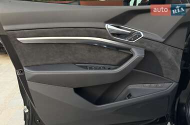 Внедорожник / Кроссовер Audi e-tron 2019 в 