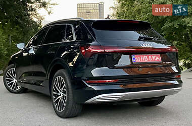 Внедорожник / Кроссовер Audi e-tron 2019 в 