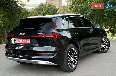 Внедорожник / Кроссовер Audi e-tron 2019 в 