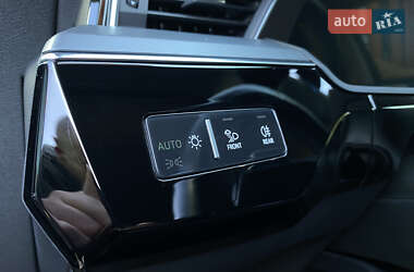 Внедорожник / Кроссовер Audi e-tron 2019 в 
