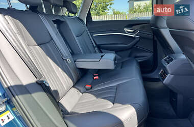 Внедорожник / Кроссовер Audi e-tron 2023 в 