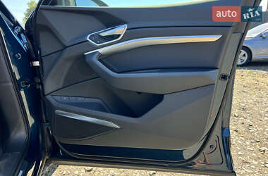 Внедорожник / Кроссовер Audi e-tron 2023 в 