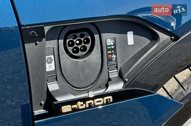 Внедорожник / Кроссовер Audi e-tron 2023 в 