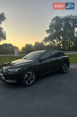 Внедорожник / Кроссовер Audi e-tron 2019 в 