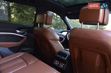 Внедорожник / Кроссовер Audi e-tron 2020 в 