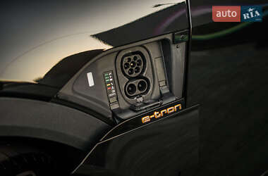 Внедорожник / Кроссовер Audi e-tron 2019 в 